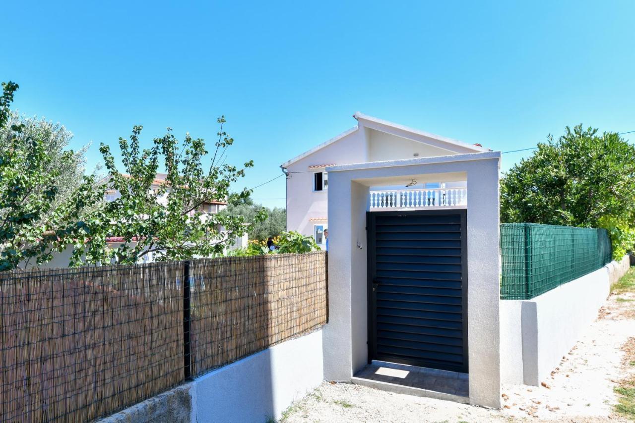 Appartamento Pool House Luka Zara Esterno foto