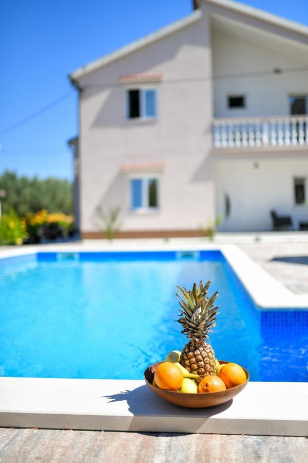 Appartamento Pool House Luka Zara Esterno foto