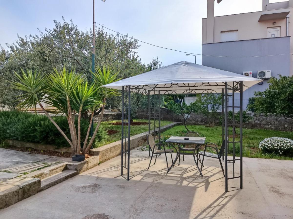 Appartamento Pool House Luka Zara Esterno foto